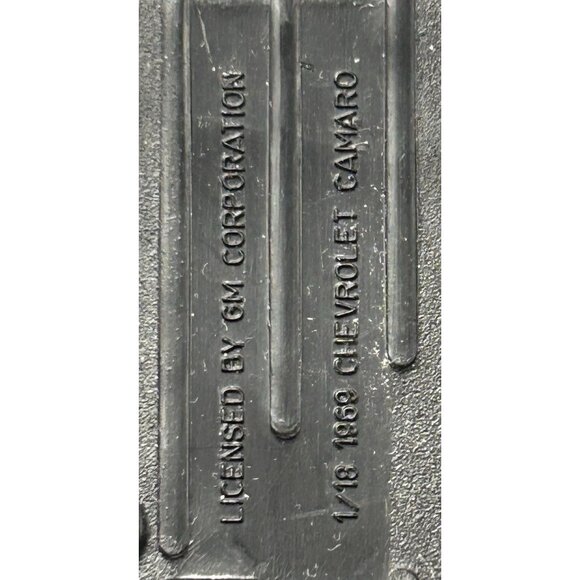 1969 Red & White Stripes Camaro Z/28 1993 ERTL American Muscle : 1/18 Diecast - Picture 2 of 14